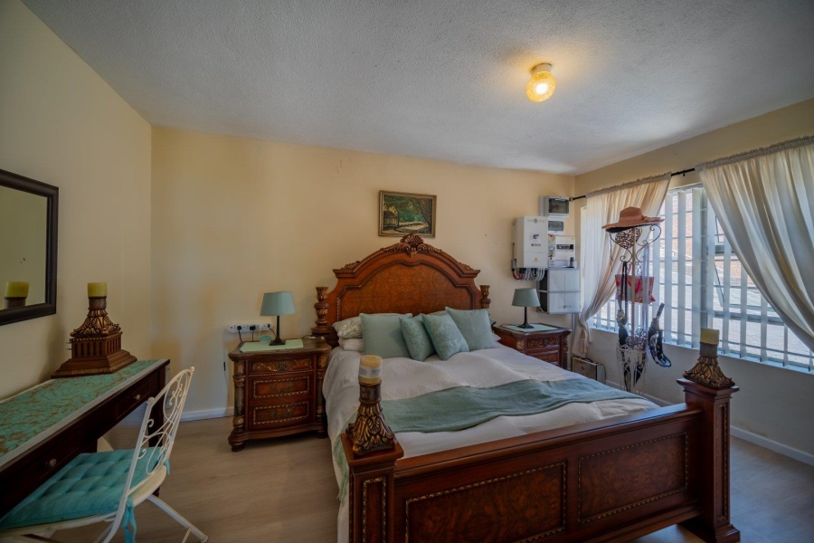 5 Bedroom Property for Sale in Wavecrest Eastern Cape